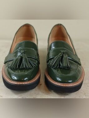 Women’s Naturalizer Patent Green Loafer. 6M